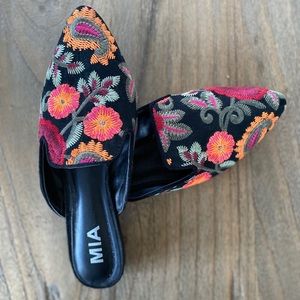 Mia Floral Embroidered Slides